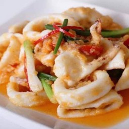 ปลาหมึกผัดไข่เค็ม