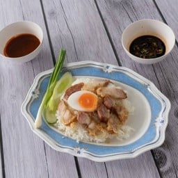 ข้าวหมูกรอบ (พิเศษ)