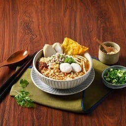 Spicy Tom Yum Noodle Soup with Sea Bass and Minced Pork Plus Fondue 鱸魚豬肉末冬陰功湯麵 เกี๋ยวเตี๋ยวต้มยำหมูสับปลากะพงชีส