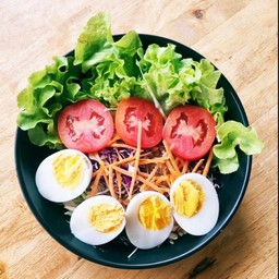 สลัดไข่ต้ม