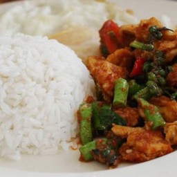 ข้าวพริกแกงไก่