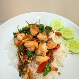 ข้าวกะเพราปูก้อน