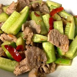 ผัดแตงกวาหมูชิ้น