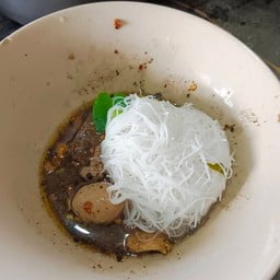 เส้นหมี่หมู