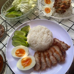 ข้าวหมูทอด ไก่ทอด (ยายกบ)กม.6