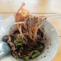 เส้นเล็กหมู