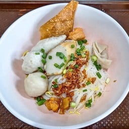 ก๋วยเตี๋ยว ปลา น้ำใส
