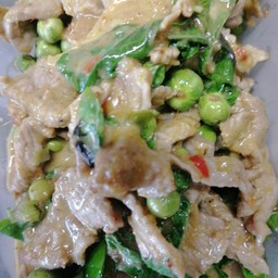 เนื้อผัดฉ่าราดข้าว