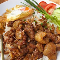 หมูกระเทียม ฟรีไข่ดาว