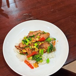 ข้าวราดคะน้าหมูย่าง