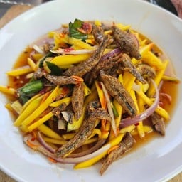 ยำมะม่วงปลากรอบ