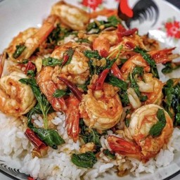 กะเพรากุ้ง ฟรีไข่ดาว