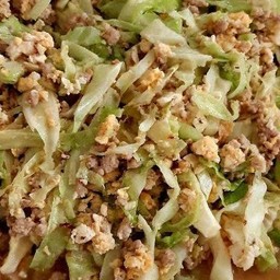 ผัดกะหล่ำหมูสับ