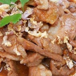 หมูทอดน้ำปลาราดข้าว