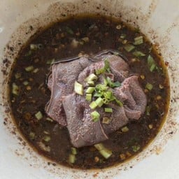 ตับหมกแซ่บหมู(ตับหมูลวกไม่สุกมากปรุงแซ่บ)