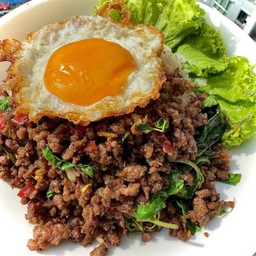 กะเพราเนื้อ ฟรีไข่ดาว