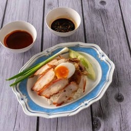 ข้าวหมูแดง (จาน)