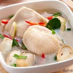 สะโพกไก่ต้มยำ น้ำใส