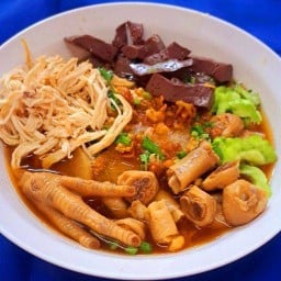 ก๋วยเตี๋ยวไก่มะระ(ข้างโรงแรมพรมพิมาน)