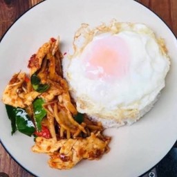 ข้าวราดผัดพริกแกงหน่อไม้ดอง(ไม่รวมไข่)เนื้อสัตว์เลือกด้านในเมนูได้เลยนะคะ