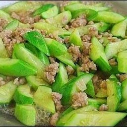 ผัดแตงกวาใส่หมูสับ