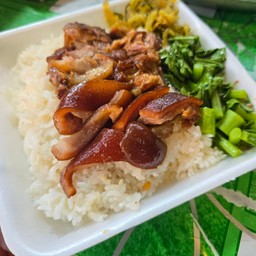 ข้าวขาหมู เจ๊กล้วย