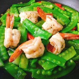 ผัดถั่วลันเตาราดข้าว