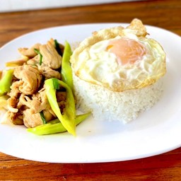 ไก่ผัดพริกสด