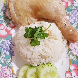ข้าวมันไก่ต้มทั้งชิ้นไม่สับ