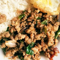 ข้าวกะเพราหมูชิ้น