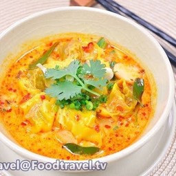 เกี๊ยวหมู + เกี๊ยวกุ้ง ต้มยำ