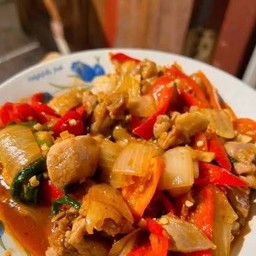 ผัดน้ำพริกเผาราดข้าว