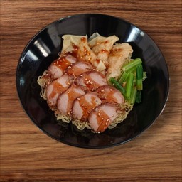 บะหมี่เกี๊ยวมั่งมี (หมูแดง)🥢