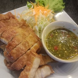 สามชั้นทอดน้ำปลา