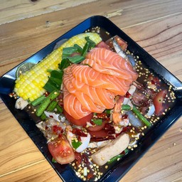 ตำแซลม่อนกุ้งสดหมูยอข้าวโพด