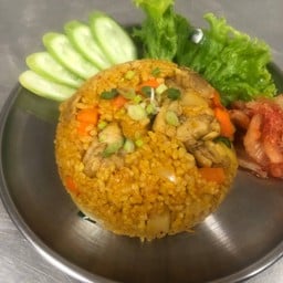 ข้าวผัดแกงกระหรี่ไก่