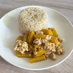 ผัดฝักทองใส่ไข่ราดข้าว