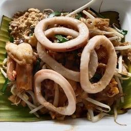 ผัดไทยหมึก