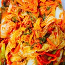 คอหมูย่าง ละลายในปาก& กิมจิ& ผักดอง& ผัดกะเพราพริกแห้งพ่นไฟ เดอะซีซั่นศรีนครินทร์