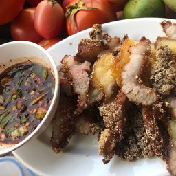 เนื้อคลุกฝุ่น