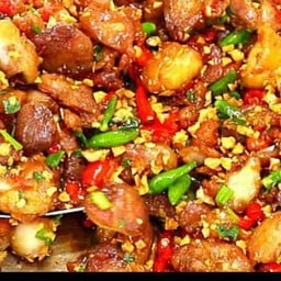 ข้าวไก่คั่วพริกเกลือ