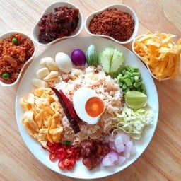 ข้าวคลุกกะปิทรงเครื่อง