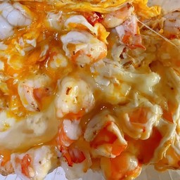 ข้าวไข่ขยี้กุ้ง เสิร์ฟพร้อมน้ำจิ้มซีฟู้ด