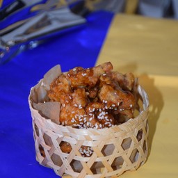 ไก่ป๊อปทอดซอสเผ็ด