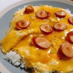 ข้าวไข่ข้นไส้กรอก