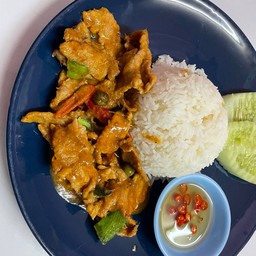 พะแนงหมูราดข้าว