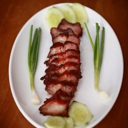 ชาชิว หมูแดง-หมูกรอบ สี่แยกตลาดน้อย หลังโรงรับจำนำ