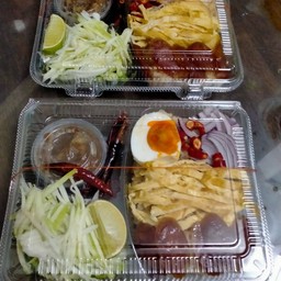 ข้าวคลุกกะปิทรงเครื่อง 2 กล่อง  ฟรีซุปสาหร่าย 1 ชุด