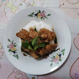 หมูแดดเดียวผัดกระเพรา