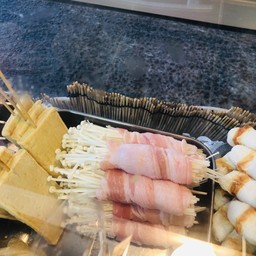 หมูสามชั้นพันเห็ดเข็ม